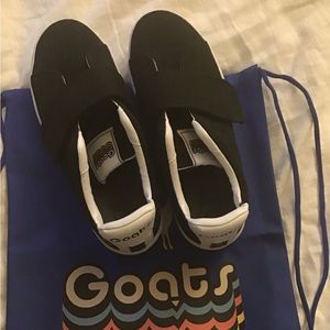 Women’s Sz 7 sneakers